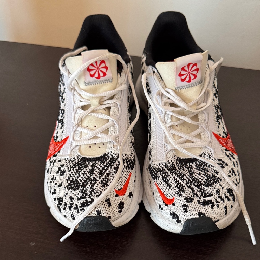 Nike women’s Move to zero 8.5